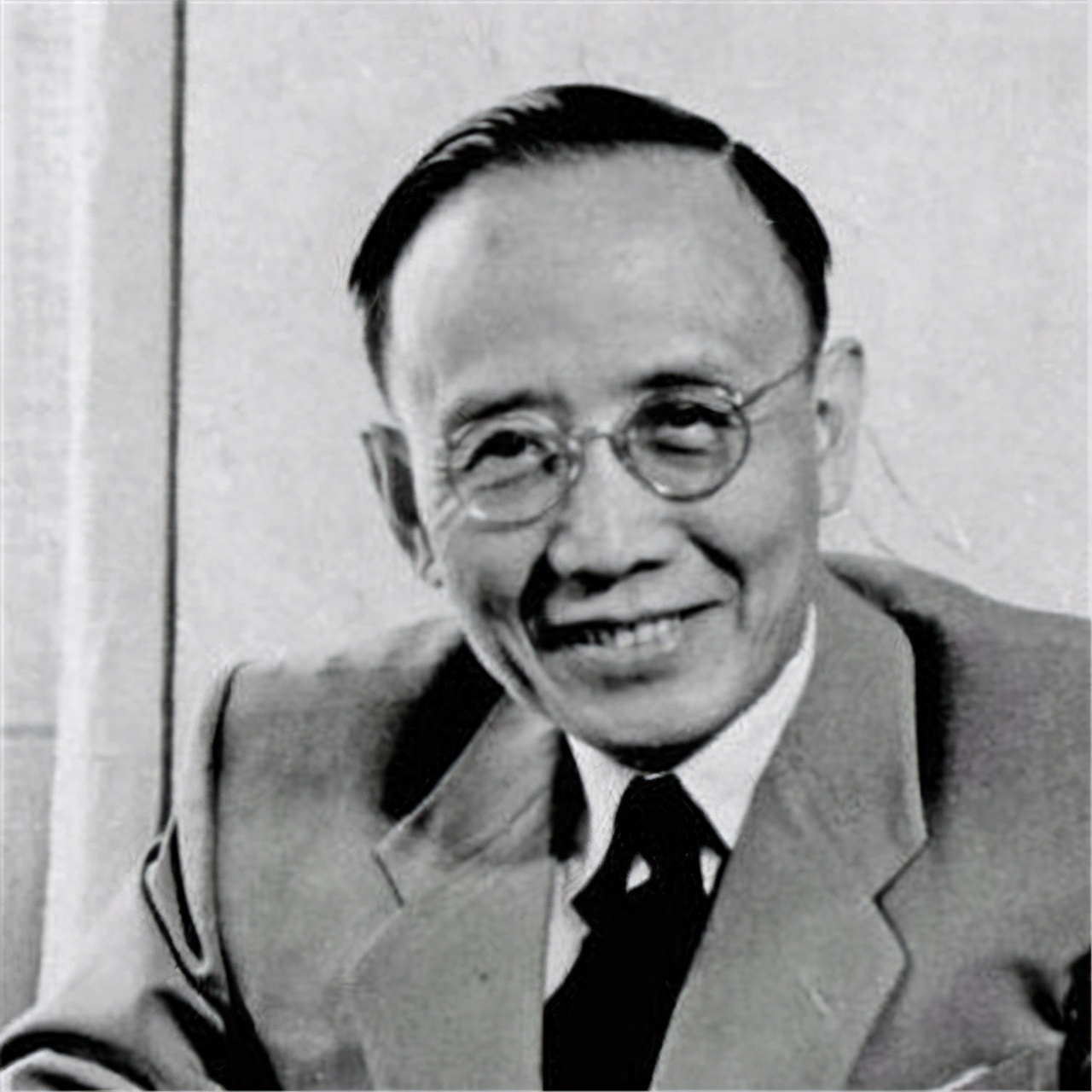 “祖龙魂死秦犹在，孔学名高实秕糠”，主席为什么这么说？