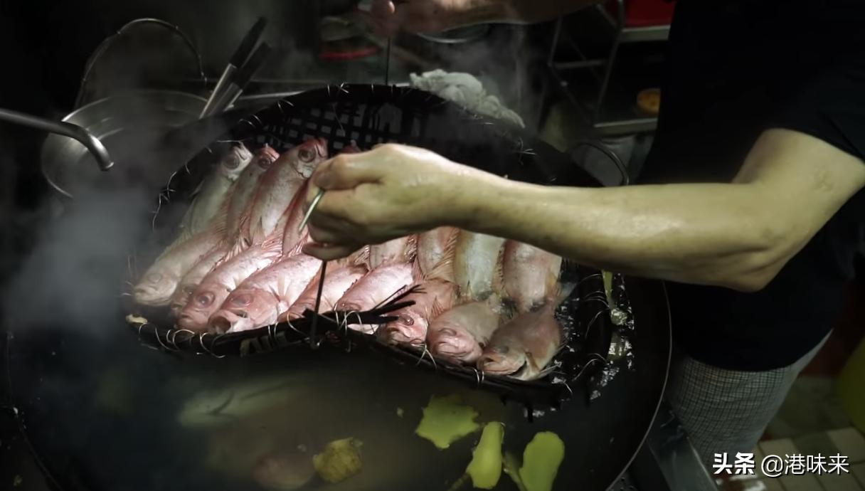 我来自潮州|香港64年老店,三兄弟年过60不言弃守住92岁老父家业