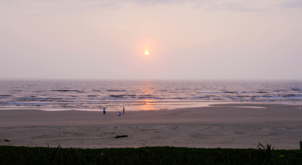 幸亏我来了再不来素材就没了,海南月亮湾的夜晚