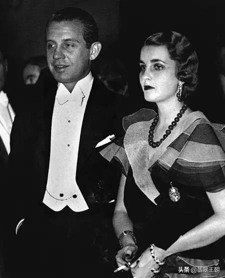 史上最贵的翡翠项链是什么,世界上最贵的帝王绿翡翠珠链套装