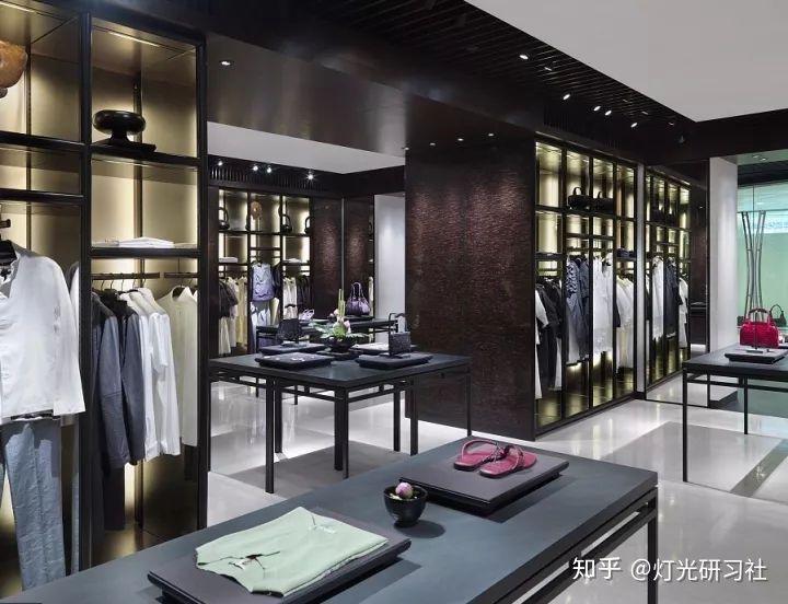 30平米服装店不吊顶灯光设计,怎么设计出高级感的服装店灯光