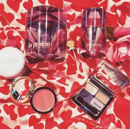 一支口红一百多一瓶粉底液,一支口红500