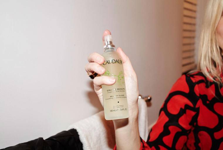 如何在夏天化个清爽的妆,你的夏日不脱妆小诀窍已经抵达