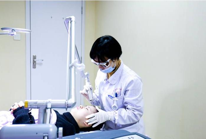 别怕,不是你一个人在战“痘”