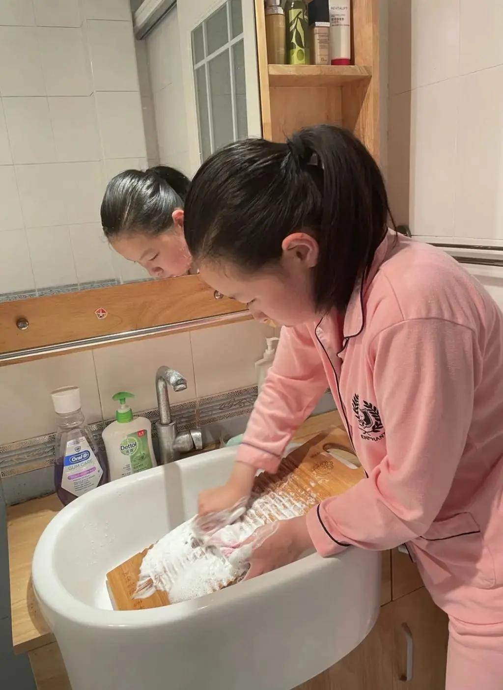 上海这所学校火了!暑假每人发一块搓衣板!连老人看了都惊讶