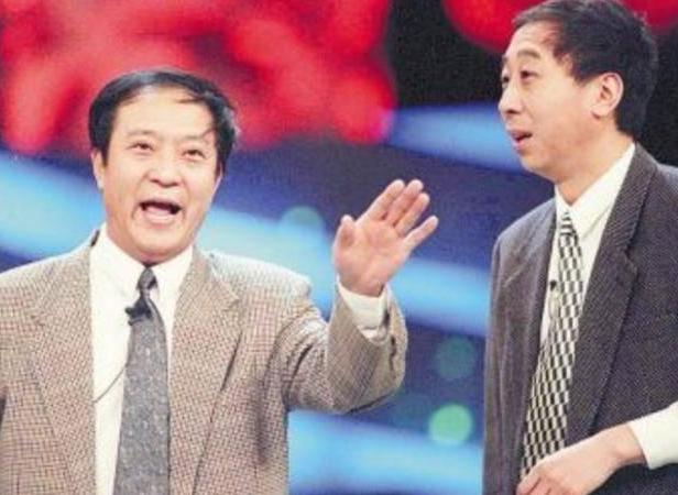 58岁丢官离婚,71岁晚景凄凉,牛群混成这样,冯巩为何不帮帮他?