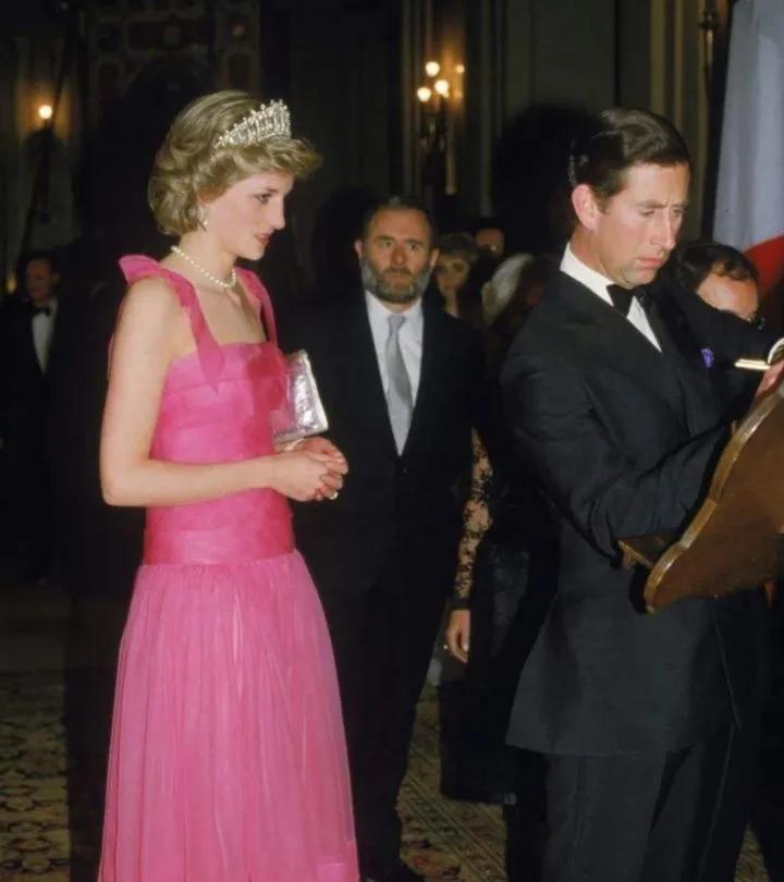 查尔斯王子和卡米拉王冠,英国查尔斯王子感染新冠确诊日期