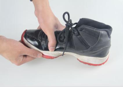 买的新鞋一个月开胶怎么办,刚买的鞋怎么快速弄开