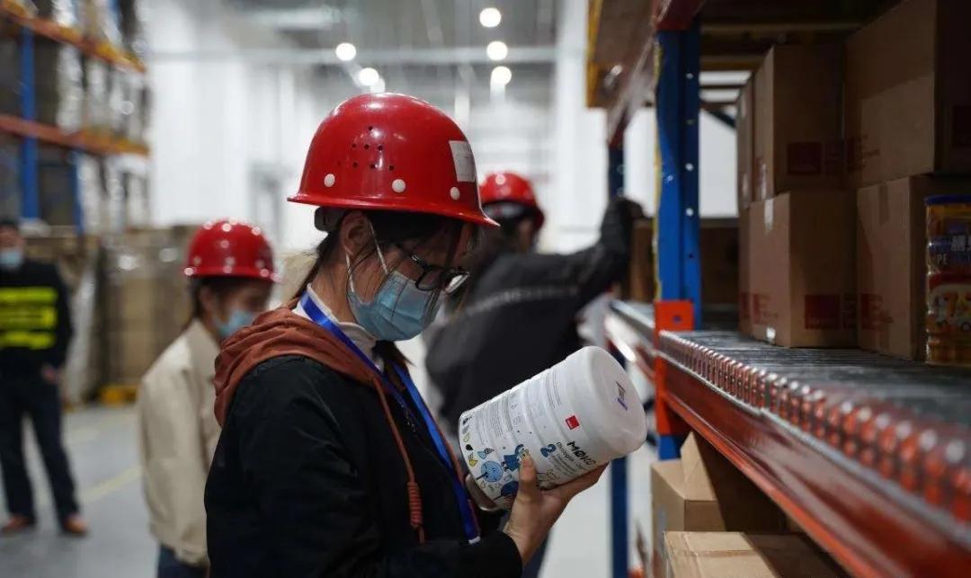 拿花生奶当奶粉，湖南“大头娃娃”的人血馒头好吃吗？