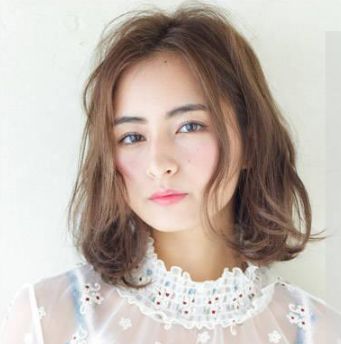 圆脸短发型40-50岁洋气发型,头发细又少圆脸适合什么短发发型