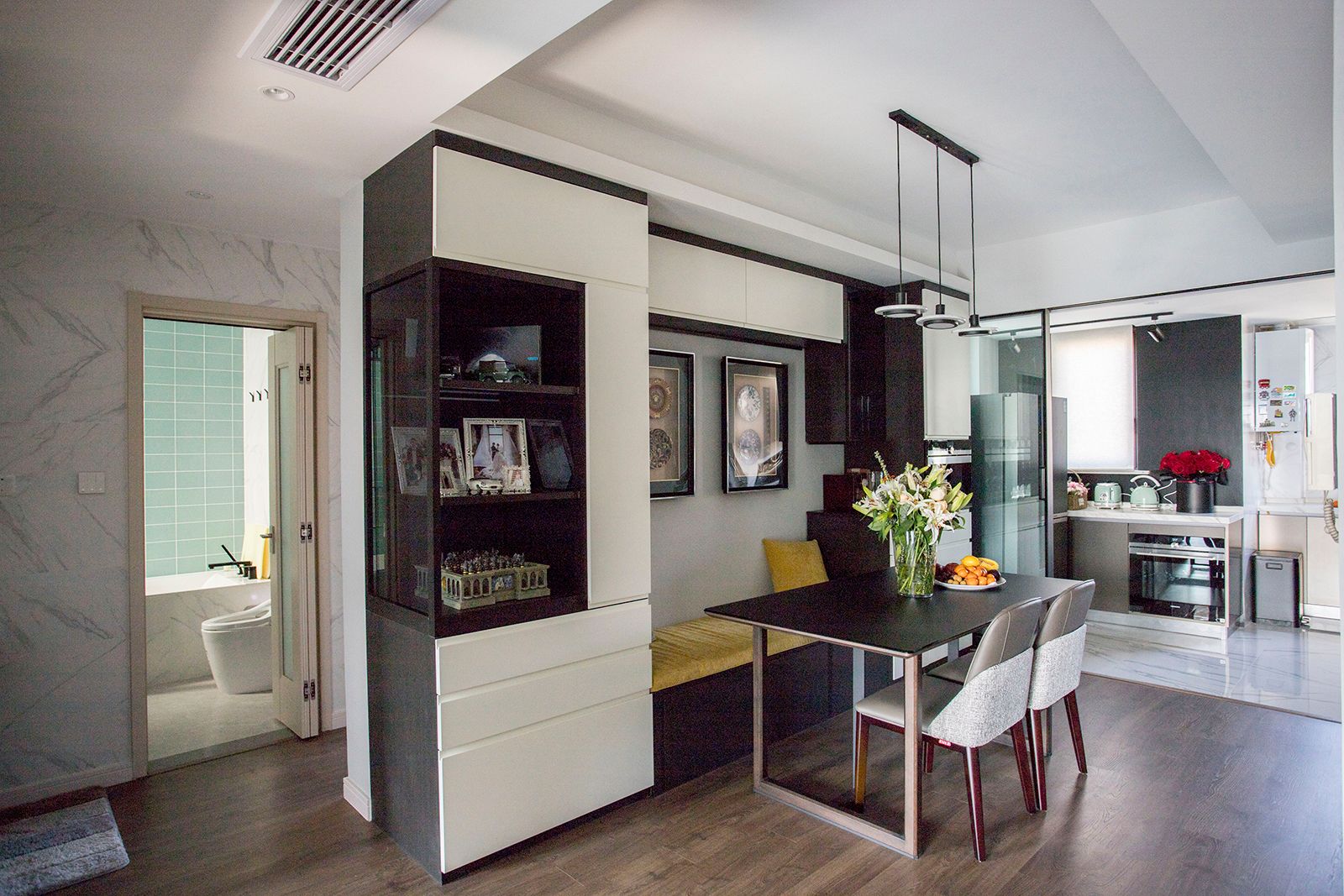 103㎡收纳满分，电动窗帘、上轨道移门和阳台吧台让家一键变高级