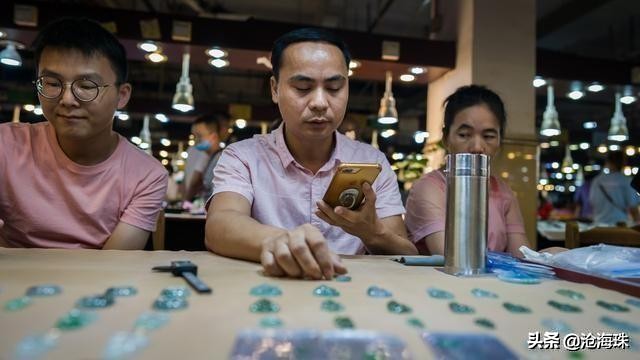 他乡之玉，四会成器！带着老爸淘翡翠，别样的翡翠之旅「0014期」