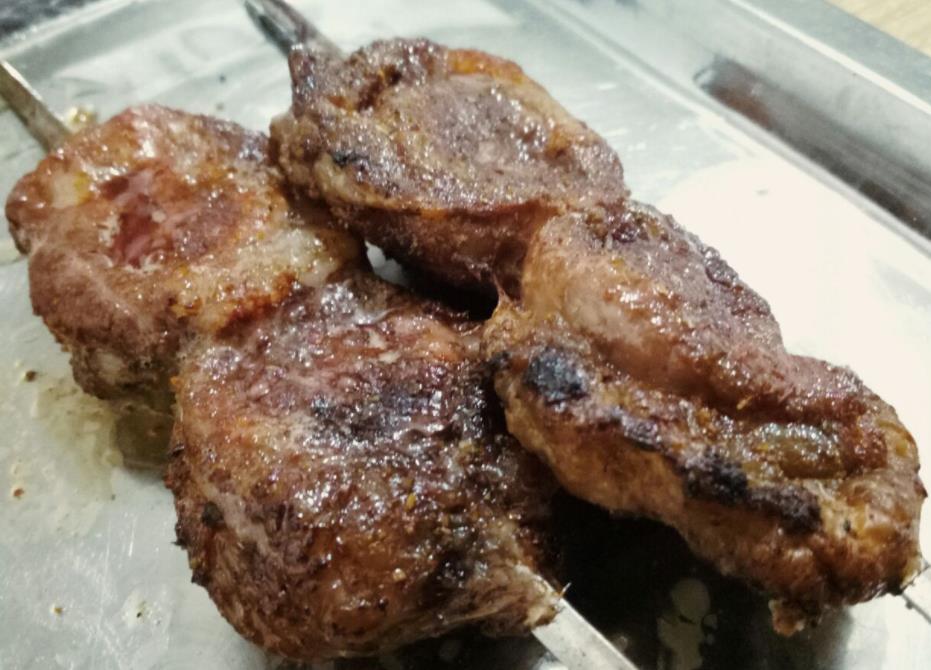 新疆烤羊肉串为什么没有羊膻味,烤羊肉串太腻了怎么回事