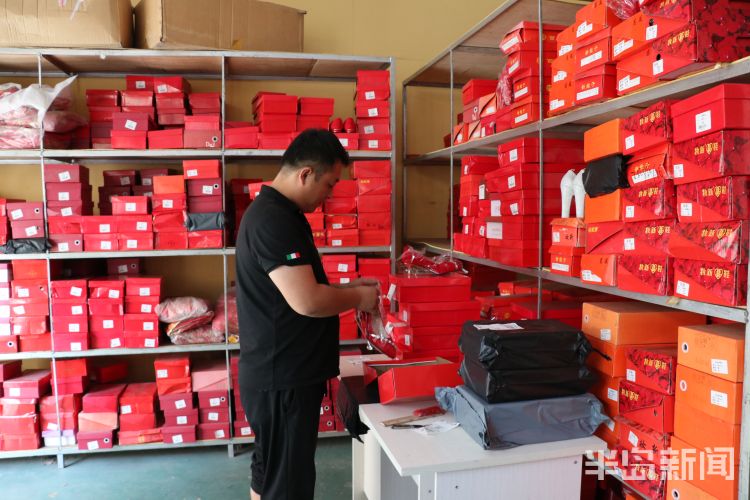 探访即墨“淘宝村”：网店专注做女鞋年销售额近千万，欲转型直播带货