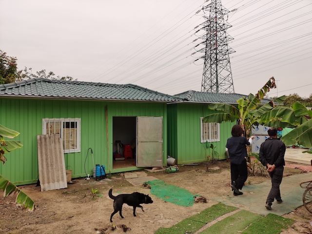 农村玉米秸秆窝棚,石棉瓦窝棚