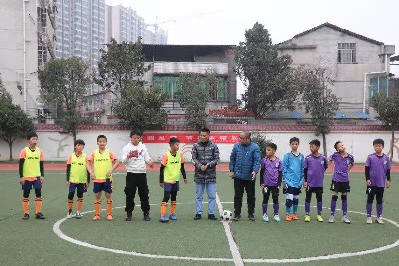 寒冬难敌足球热!岳阳这两校的球赛真精彩