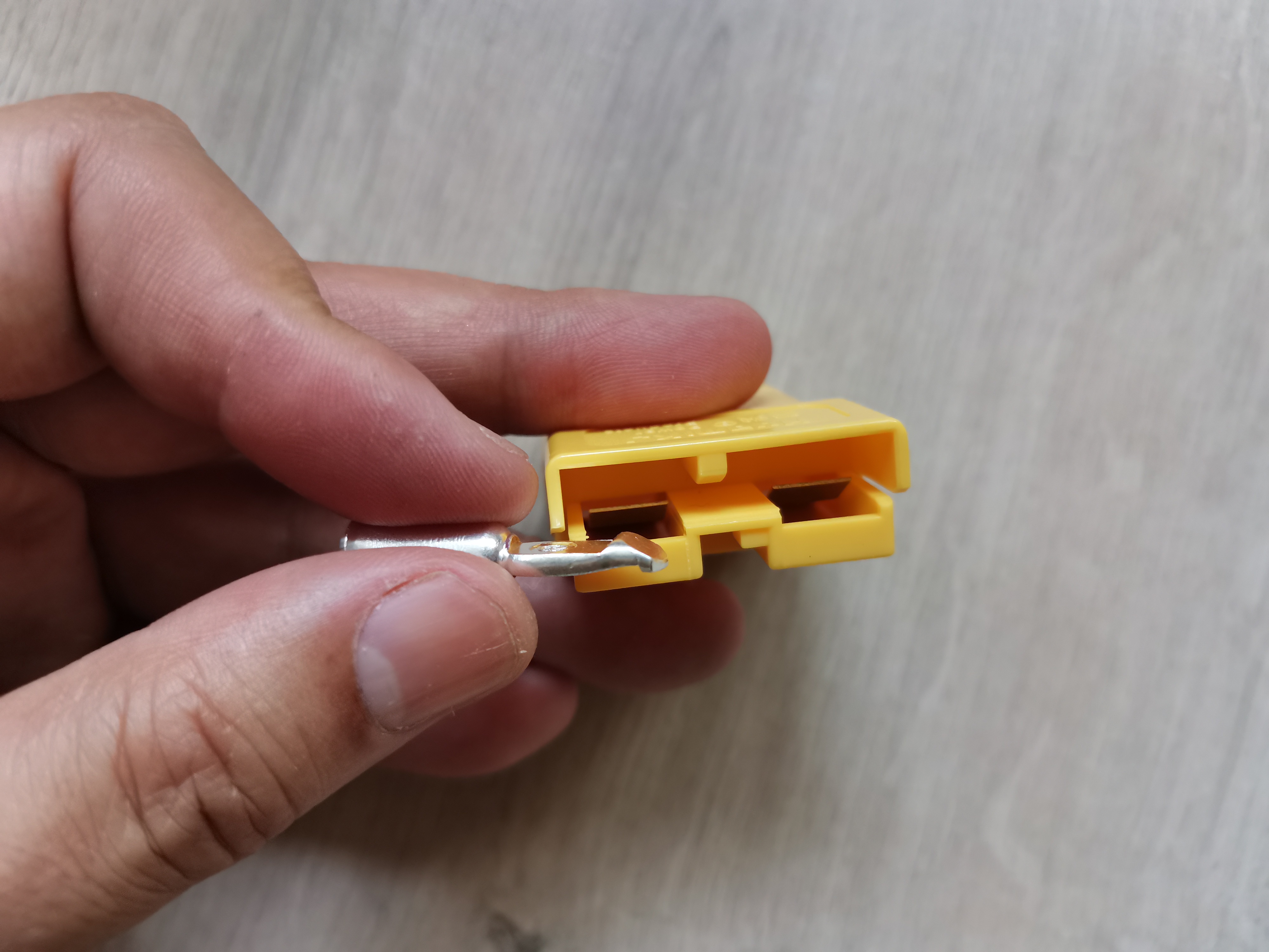 磷酸铁锂做三轮车电池,给电动三轮做一个磷酸铁锂电池