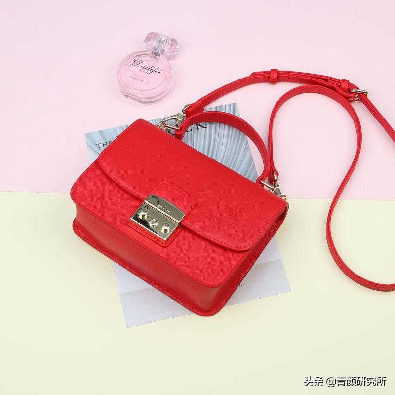 轻奢小众包包种草好看高级不撞款,10款时尚圈最受宠的轻奢包包