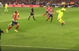 梅西过人技巧，视频3倍慢放才看清，霸气侧漏