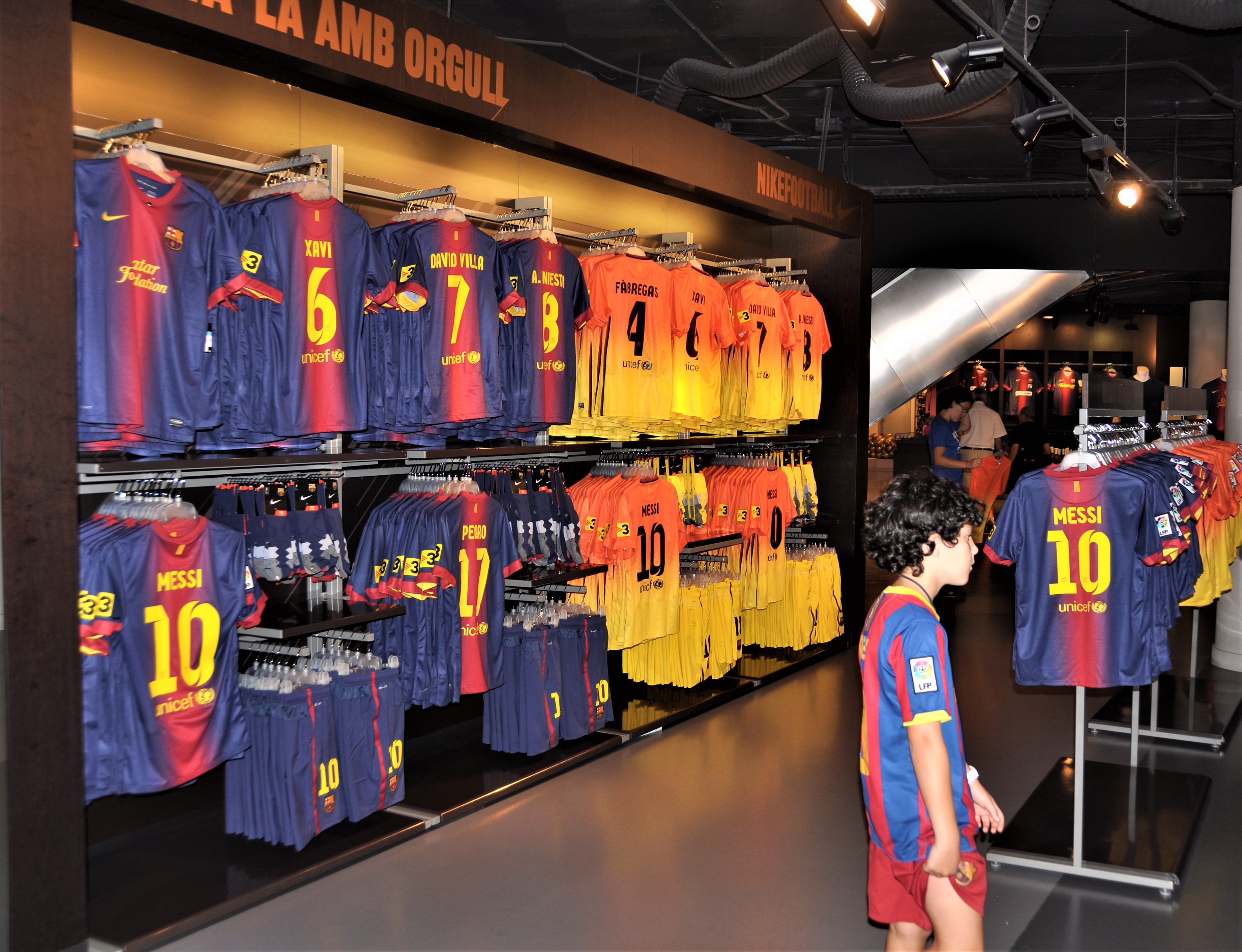 巴萨巴塞罗那fifa,巴塞罗那还是巴萨罗那