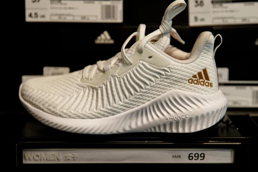 用不着加群拼团！来罗马春天奥莱，做真正的气质名媛