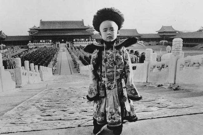 溥仪离开故宫后最后他住在哪,历史上溥仪真的买票去故宫吗