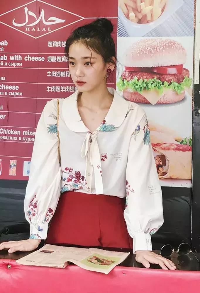 碎花衬衫和白衬衫哪个更好看,雪纺衬衫女夏季碎花领妈妈款