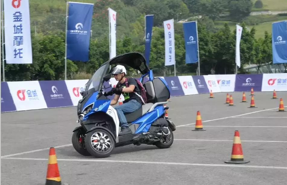 2.78万ADIVAAJ201欧系运动踏板首发！金城旗下多款车型试驾