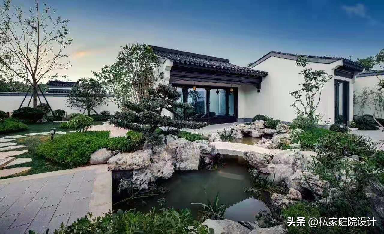 庭院锦鲤鱼池假山造景施工,大兴庭院锦鲤鱼池设计公司排名