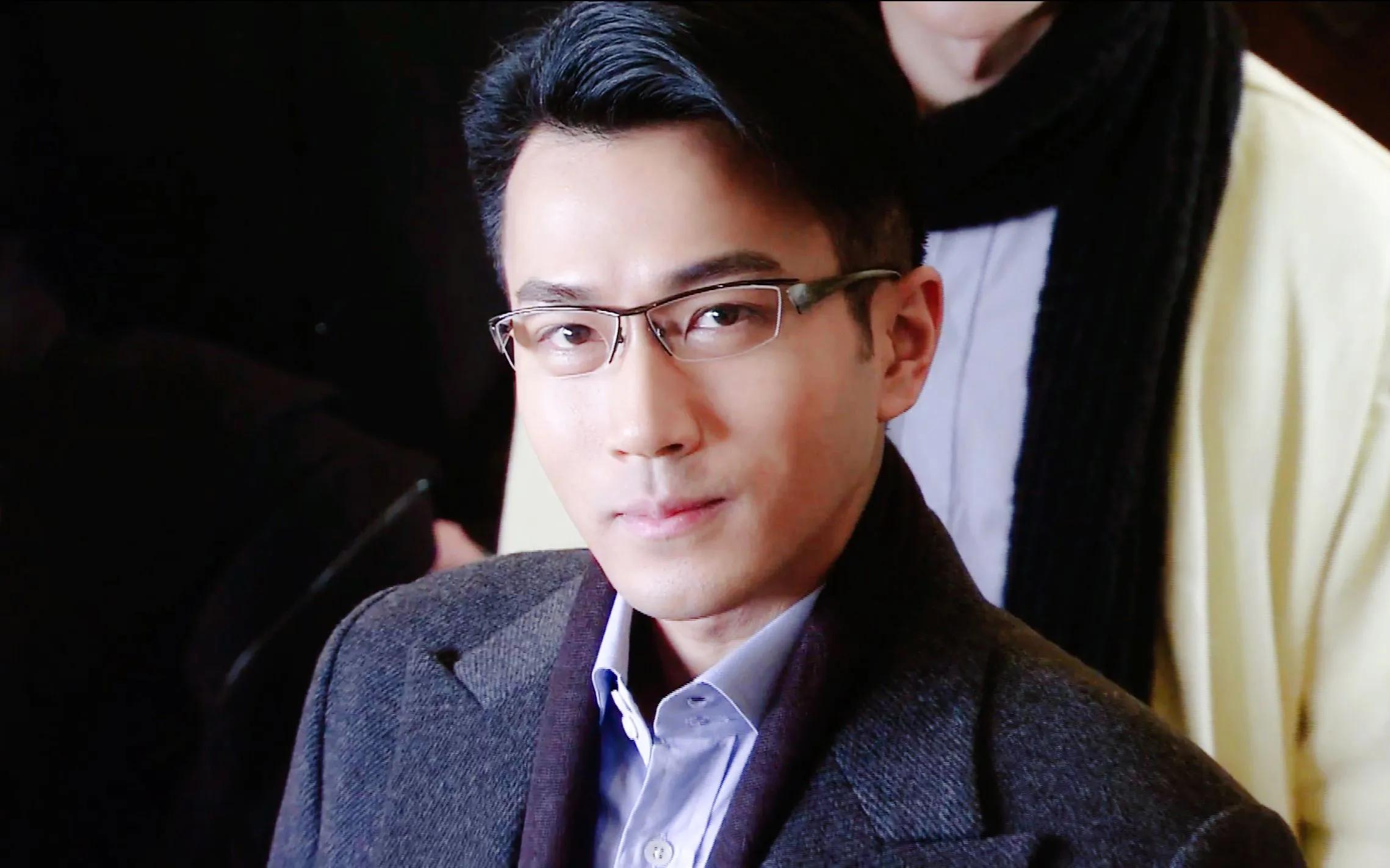 行走的荷尔蒙，这6位越老越有味，大胡茬克制又霸道，气质太绝了