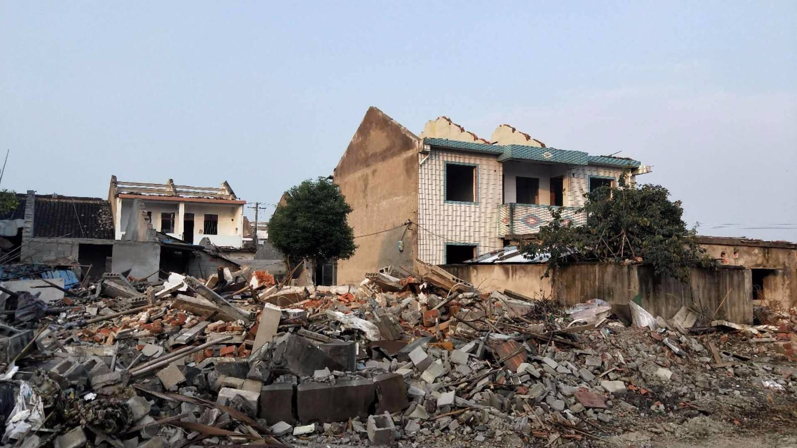 宅基地拆迁盖什么房子最大化,宅基地拆迁危房怎么办