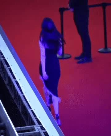 剧中绿茶婊始祖这次竟然秒杀了刘亦菲，她终于被扶正了…