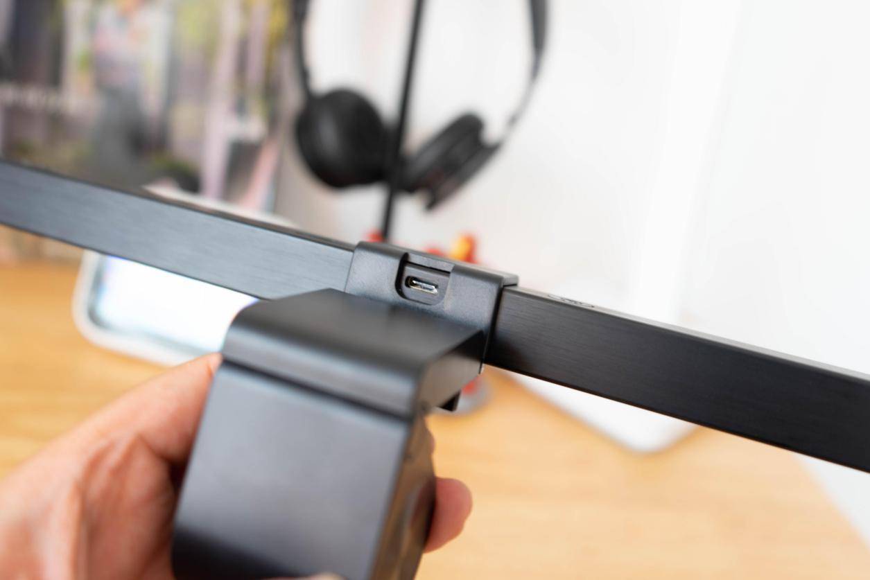 柔光不刺眼,夜间照明更舒适,体验如鱼生活非对称屏幕挂灯