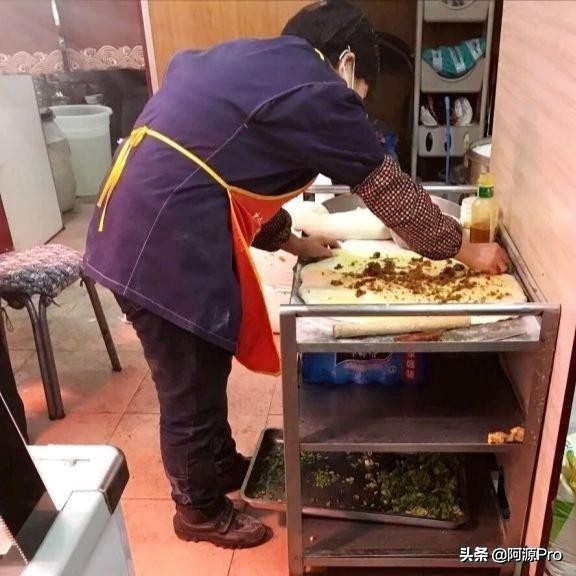 哈尔滨一天卖1万多个的包子,哈尔滨包子店一周开一天