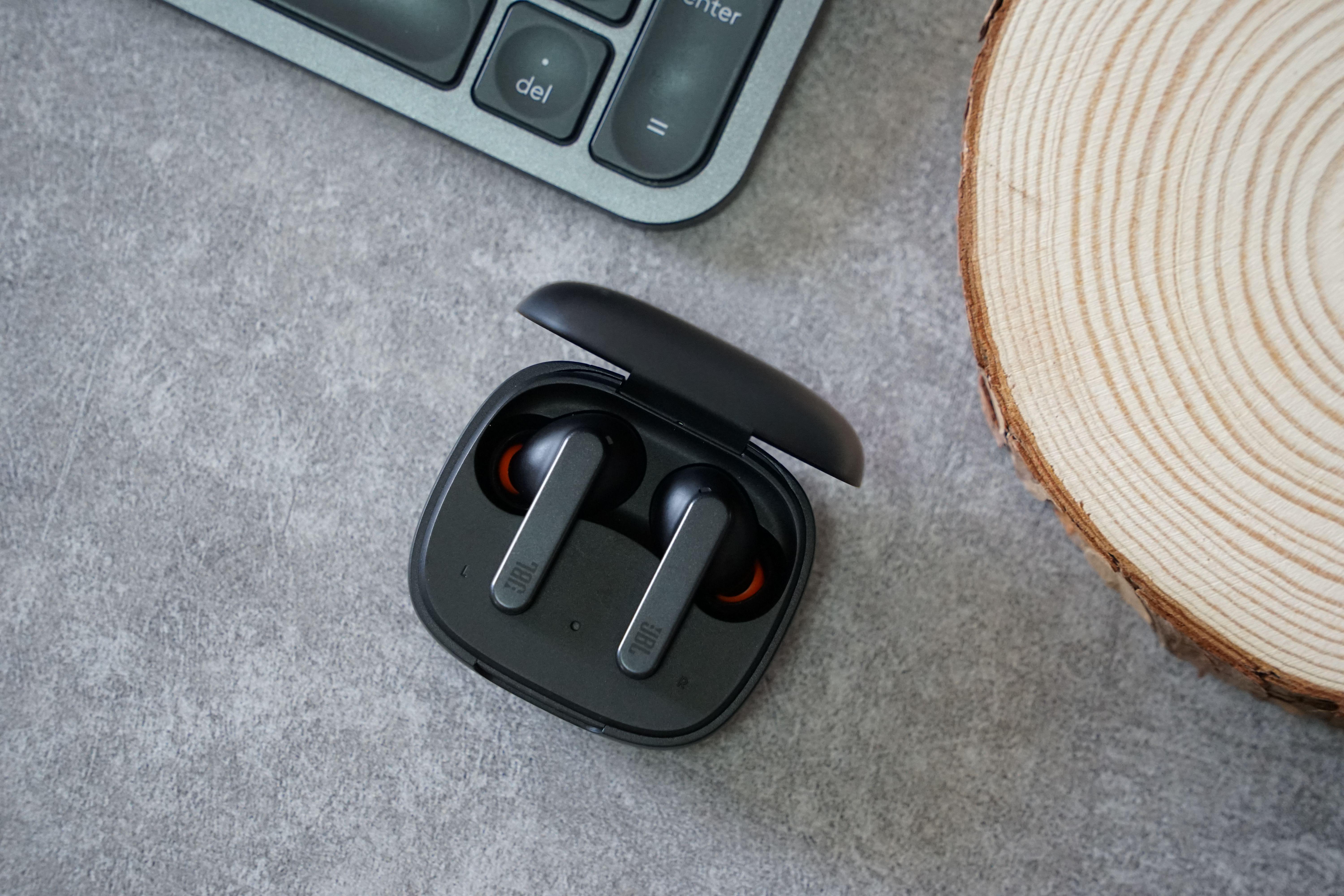 jbllive头戴式降噪耳机评测,jblw100tws无线耳机评测