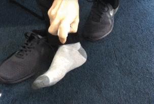 天天洗脚换袜子脚臭怎么办,为啥天天洗脚换袜子穿上鞋脚还臭