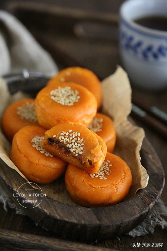 红薯饼怎样做才酥脆好吃,做红薯饼需要加什么配料
