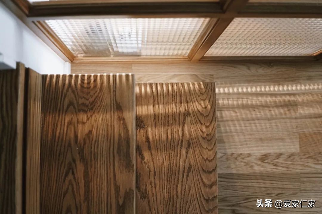 她买下32㎡上海老旧学区房，为女儿打造小桃园，20㎡超舒适大庭院