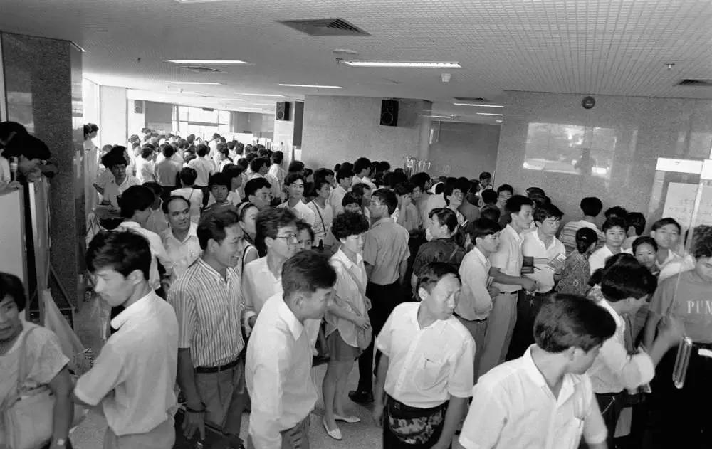 四十年后天堂向右深圳向左,天堂往左深圳往右简介