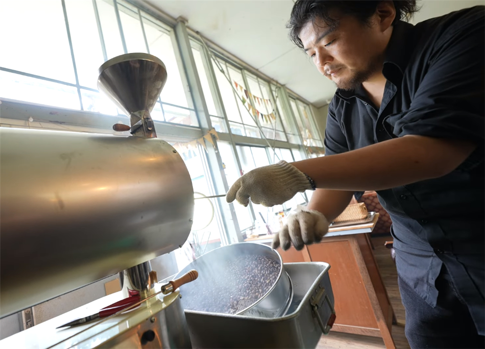 80后小伙回荒废10年农村大学,80后小伙回荒废十年的农村大学