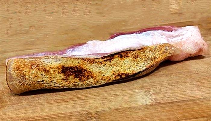 猪皮上有黑色猪毛根怎么去除,猪皮上的猪毛还有猪油怎么处理