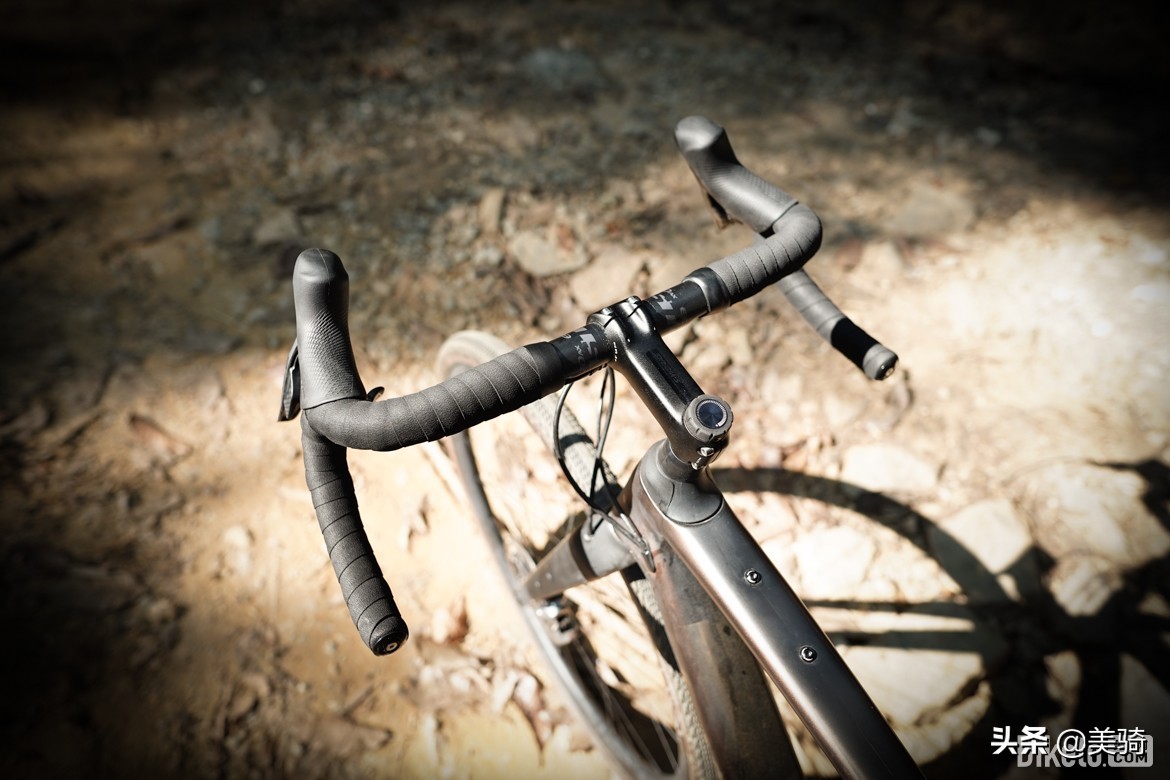 冒险砾石公路车评测,闪电公路车s-workssl7入门级