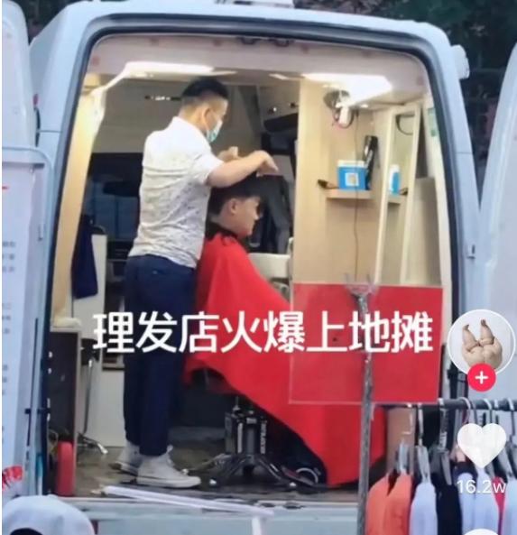 太惊讶！摆地摊究竟有多赚钱？你想象不到