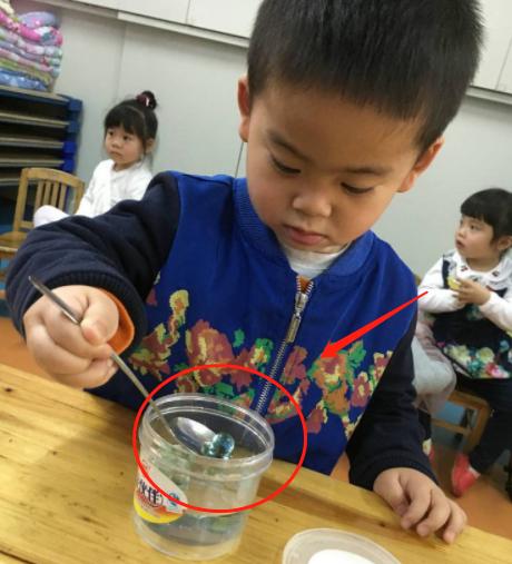 孩子误吞玻璃弹珠怎么办,孩子误吞玻璃球抢救