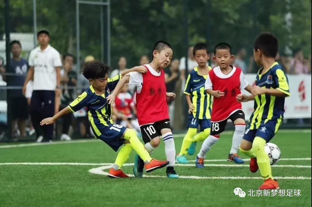 千万别让您的小孩错过足球