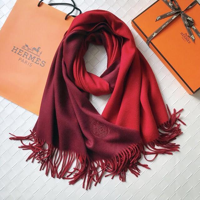 今年最流行的十款围巾,今年最潮围巾15种戴法视频