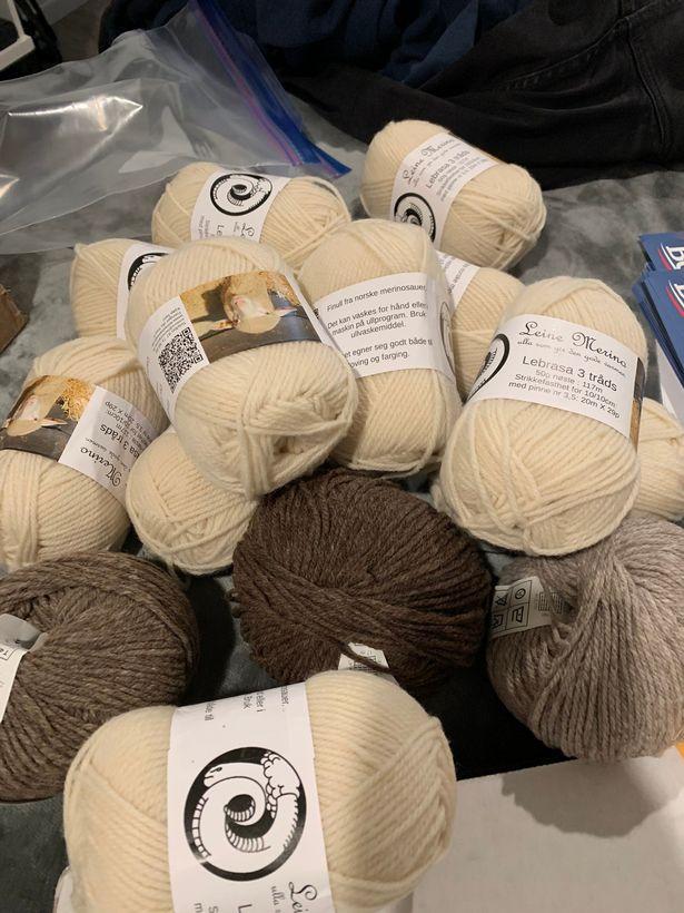 英国男子网购影星同款毛衣，收到货却是一堆毛线，网友乐坏了