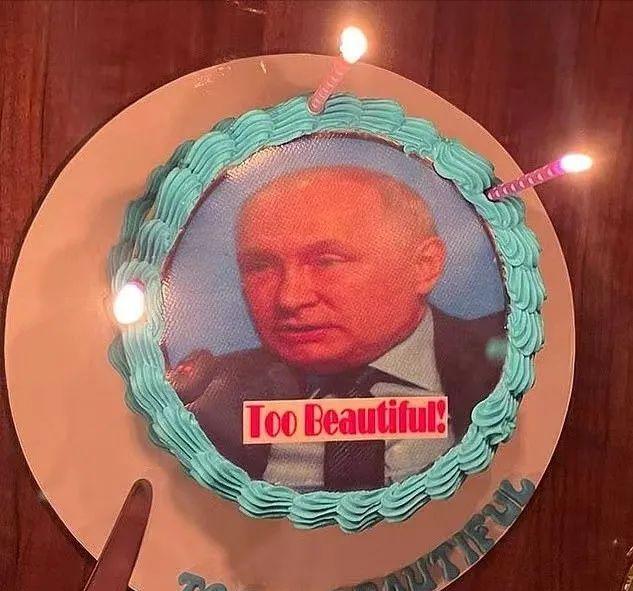 美国女记者*诱色**普京:超短裙、大白腿,撩头发、抛媚眼、舔嘴唇