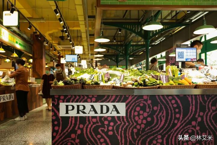 知名奢侈品牌prada菜市场,prada上海开菜场来点时尚烟火气