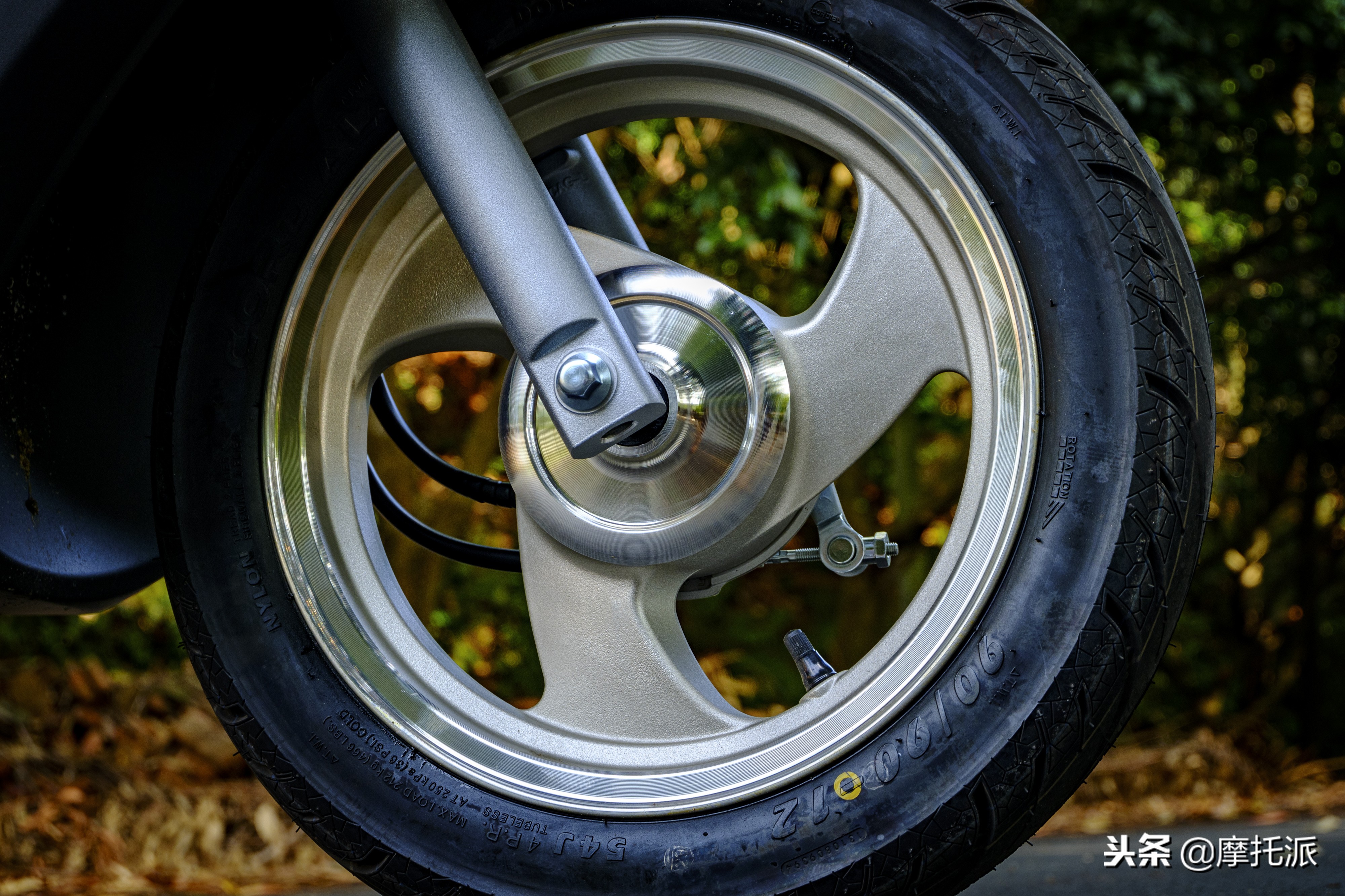 五羊本田新喜鲨125落地价,五羊本田喜鲨125摩托车落地多少钱